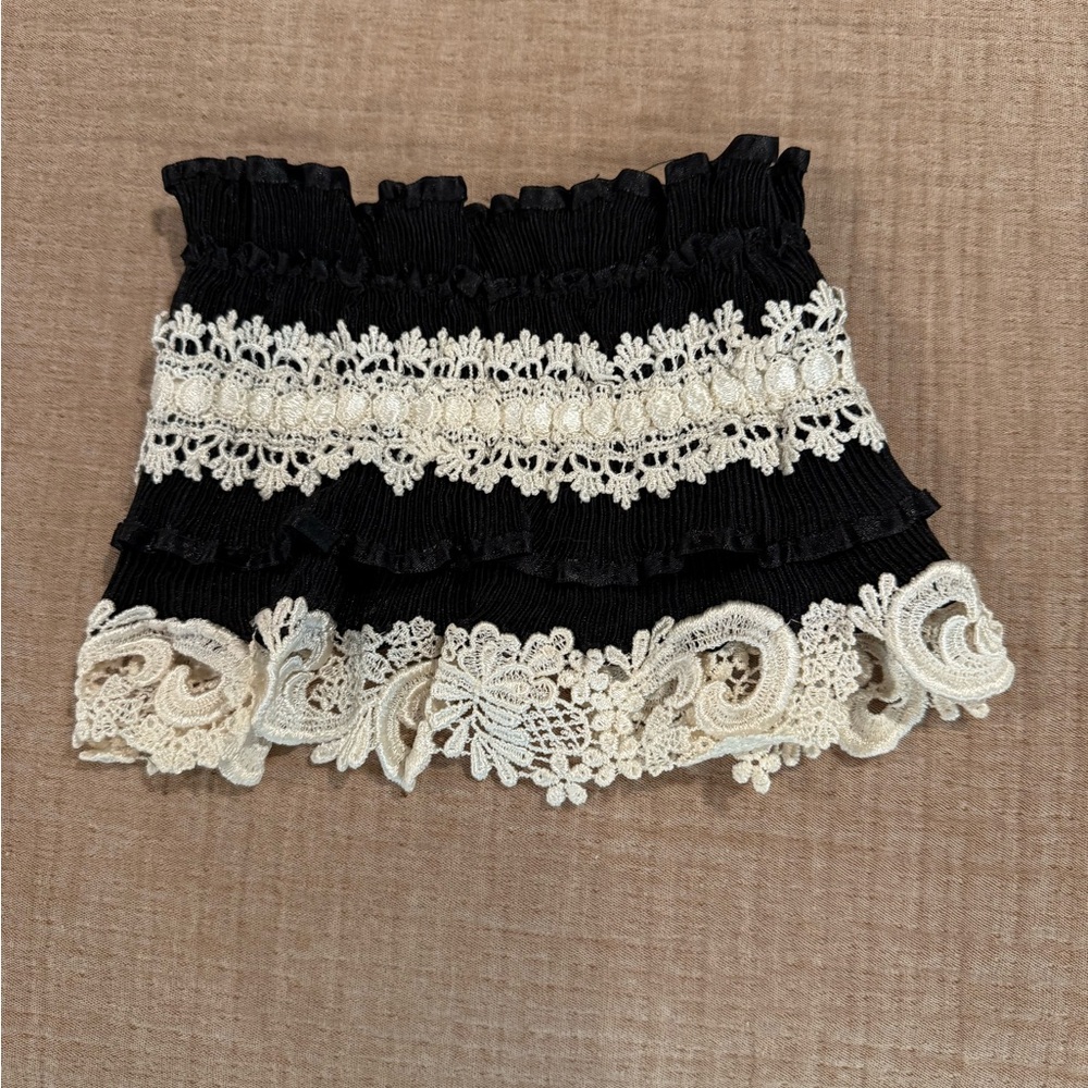 Victorian Neck Ruffle Black and Cream Lace